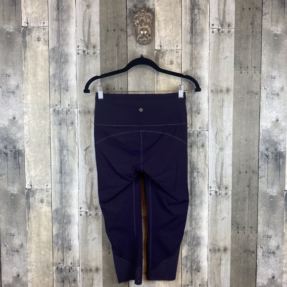 Lululemon Anew Crop (21") in Black Grape Size 6. - Picture 3 of 16